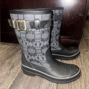 Pendleton Women’s Heritage Print Short Rain Boot, Harding Black, Size 7 EUR 38